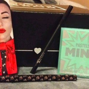 Huda Beauty eyeshadow make-up bundle